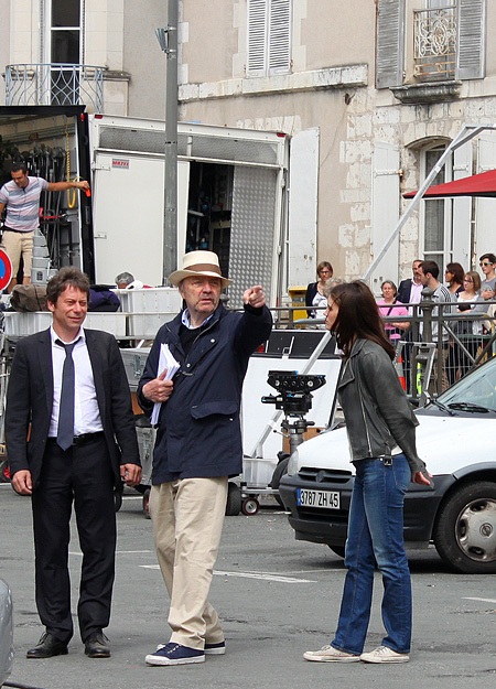 Tournage de Belles familles - Jean-Paul Rappeneau dirige Mathieu Amalric et Marine Vacth dans les rues de Blois