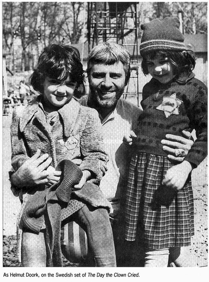 Jerry Lewis et deux petites figurantes sur le tournage de The Day the Clown cried (1972)