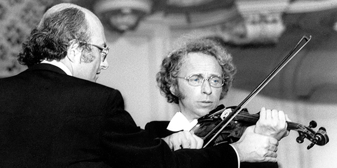 Vladimir Cosma et Pierre Richard sur le tournage du Grand Blond avec une chaussure noire (Yves Robert, 1972) - © Gaumont