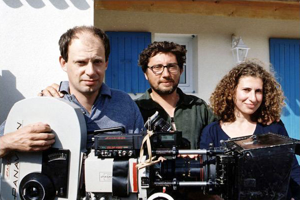 Denis et Bruno Podalydès avec Guilaine Londez sur le tournage de Liberté-Oléron (2001) - © UFD