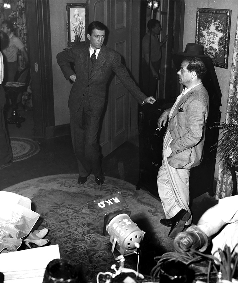 Frank Capra et James Stewart sur le plateau de La Vie est belle (1946)