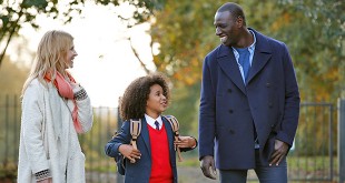 Clémence Poésy, Gloria Colston et Omar Sy dans Demain tout commence (Hugo Gélin, 2016)