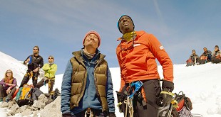 Umesh Tamang et Ahmed Sylla dans L'Ascension (Ludovic Bernard, 2017)