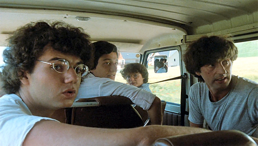 Christophe Bourseiller, Christian Clavier, Josiane Balasko et Daniel Auteuil dans Clara et les chics types (Jacques Monnet, 1981) - © Gaumont