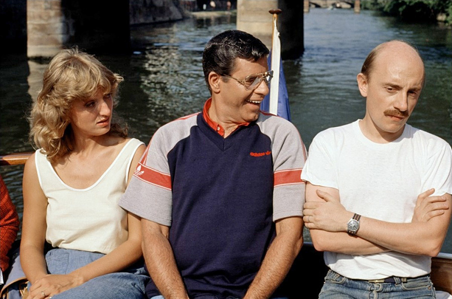 Charlotte de Turckheim, Jerry Lewis et Michel Blanc dans Retenez-moi… ou je fais un malheur ! (Michel Gérard, 1984)