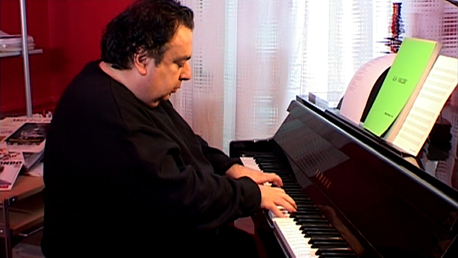 Le compositeur Philippe Sarde dans Dr. Lautner & Mister Sarde (Stéphane Lerouge, 2005)