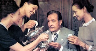 Angela Goodwin, Francesca Romana Coluzzi, Ugo Tognazzi et Milena Vukotic dans Venez donc prendre le café… chez nous ! (Alberto Lattuada, 1970)