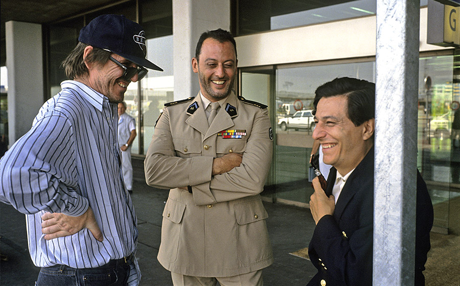 Jean-Marie Poiré, Jean Reno et Christian Clavier sur le tournage de L’Opération Corned Beef (Jean-Marie Poiré, 1991) - © Gaumont