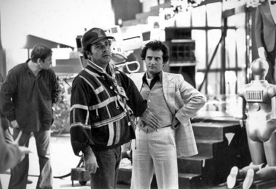 Jean Yanne dirigeant Daniel Prévost sur le tournage de Je te tiens, tu me tiens par la barbichette (1979) - DR