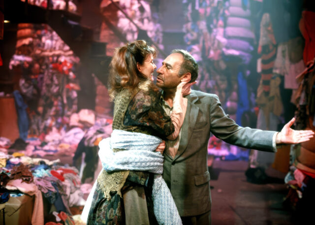 Lesley Ann Warren et Mel Brooks dans Chienne de vie (1991)
