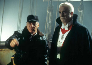 Mel Brooks et Leslie Nielsen sur le tournage de Dracula, mort et heureux de l'être (1995)