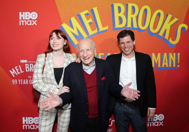Mel Brooks entouré de sa petite-fille Samantha et de son fils Max